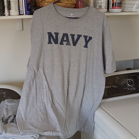 Men's Michigan (5) and Navy (1) T-shirts! - Picture 3 of 4